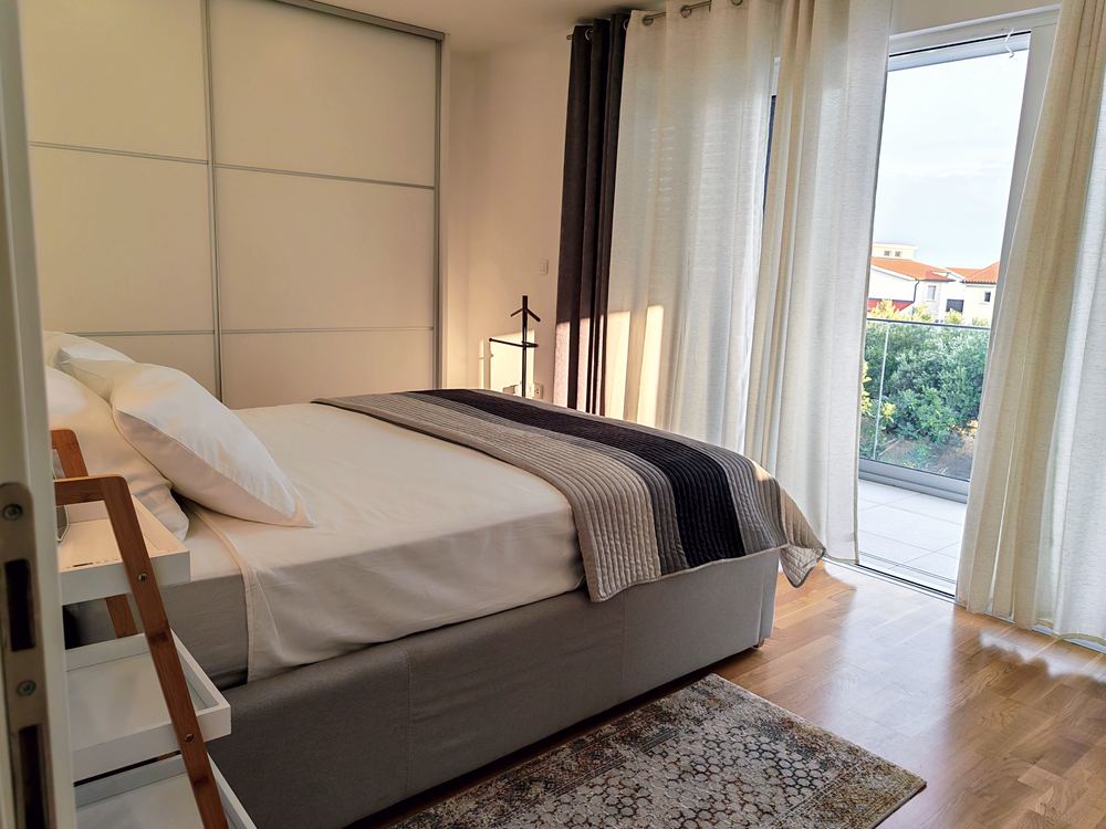 Spavaća soba s izlazom na balkon